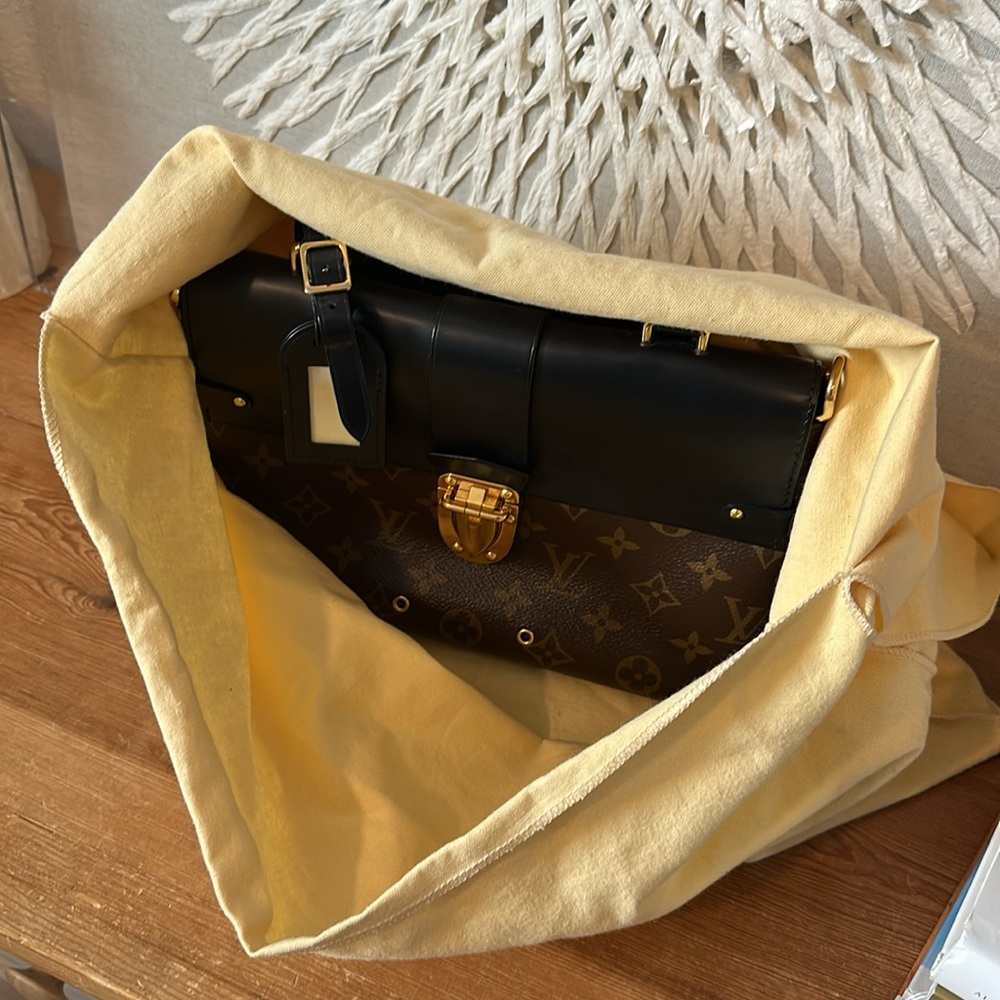 Louis Vuitton LV Monogram One Handle MM - Picture 7 of 16